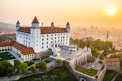 Bratislava-castle_sunrise.jpg
